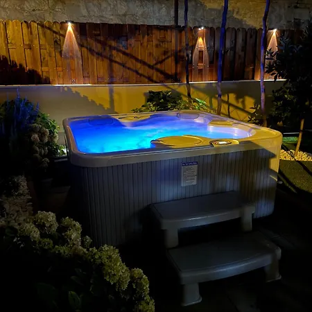 Antique Garden Willa