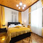Antique Garden Villa *